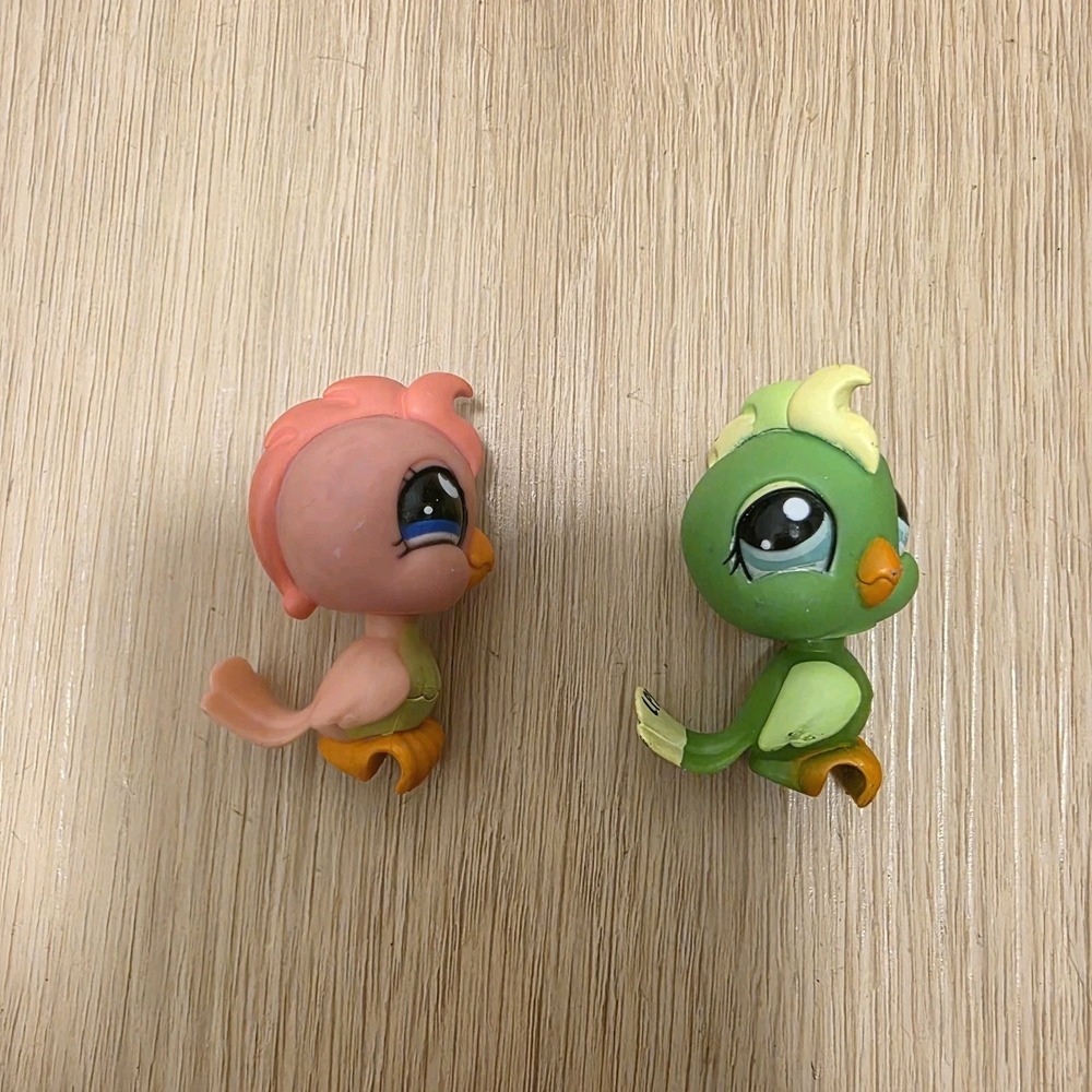 Littlest Pet‎ Shop Hasbro Pink & Green Cockatoos Bundle Of 2 #854 & #1369